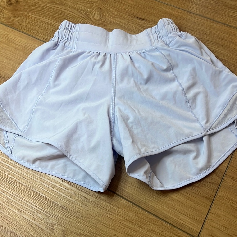 Lululemon hotty hots 4 inch size 2 in pastel blue